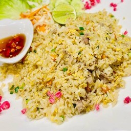 ข้าวผัดหมู (จานใหญ่)