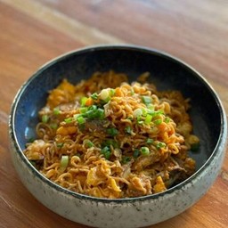 มาม่าปลาป๋องผัดไข่