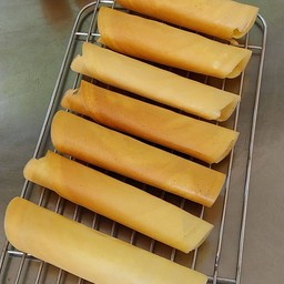 ขนมโตเกียวกรอบ แผ่นบาง 6  ชิ้น 1 กล่อง หอม กรอบ อร่อย