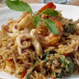 ข้าวผัดพริกแกงคลุกข้าว