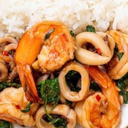 กระเพราทะเลราดข้าว