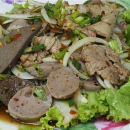 ยำเนื้อ