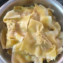 เกิ๊ยวต้มยำนำ้ข้นหมู