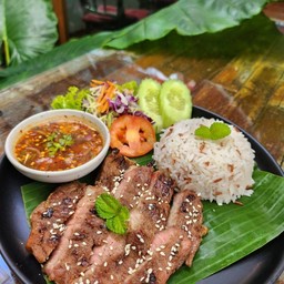 ข้าวเนื้อย่างน้ำจิ้มแจ่ว