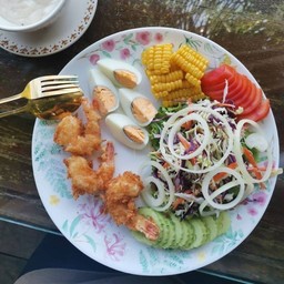 สลัดกุ้งทอด