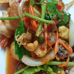 ยำสามกรอบ