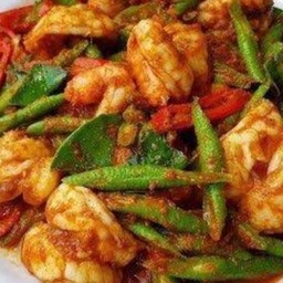 ผัดพริกแกงกุ้ง