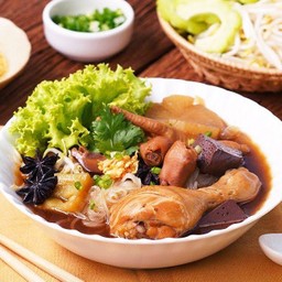 ก๋วยเตี๋ยวไก่ตุ๋น