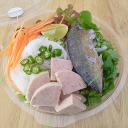 ยำขนมจีน หมูยอ ปลาทู