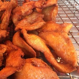 ไก่ทอดบังหนวด(ตลาดคุณพระ) ซอยคุณพระ