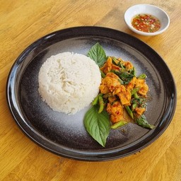 ข้าวราดผัดพริกแกง