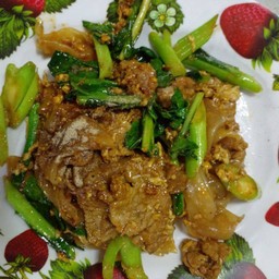 ผัดชีอิ้วทะเล(หมู ไก่ กุ้ง หมึก)