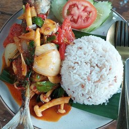 ข้าวปลาทอดซอสต้มยำ