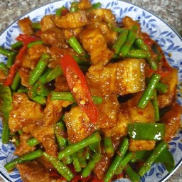 ข้าวพริกแกงสามชั้นถั่วฟักยาว