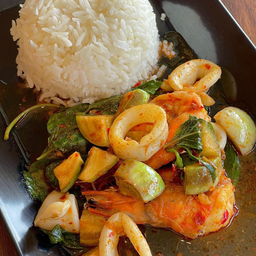 ข้าวผัดแกงป่าทะเล