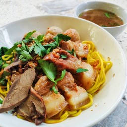 แบ่งปันบะหมี่จับกัง