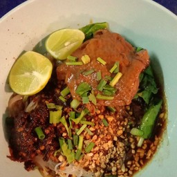 ก๋วยเตี๋ยว ต้มยำ ไก่ตุ๋น 1ชิ้น