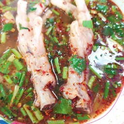 ต้มแซ่บตีนไก่