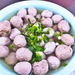 ลูกชิ้นเนื้อลวกลอยน้ำ