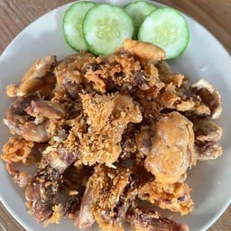 ใส้ตันทอดกระเทียม