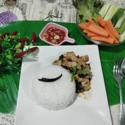 ล้านแดกแต่กระเพรา-byคุณนายมิ้ม สารพัดเมนูกระเพรา(พริกแห้ง)เมนูยำ,เฟรนฟราย,นักเก็ต,ใส้กรอก
