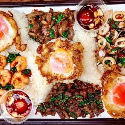 อินดี้ กะเพราฉุนรสเด็ด ฟรีน้ำซุปร้อนๆ อาหารให้เยอะทุกเมนู อิ่มอร่อย เต็มกล่อง