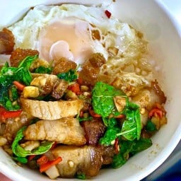 หมูกรอบ เฮียปิงโคตรเด็ด
