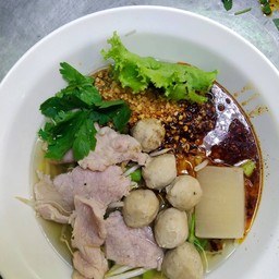 เกาเหลา ต้มยำ หมูสด ลูกชิ้น