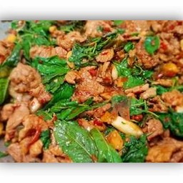 กระเพราหมูชิ้น กับข้าว