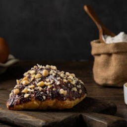 ครัวซองต์ดาร์กช็อกโกแลตเฮเซลนัท