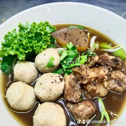 พิเศษ ก๋วยเตี๋ยว หมูตุ๋นน