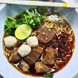 มาม่า ต้มยำ หมู ตุ๋น