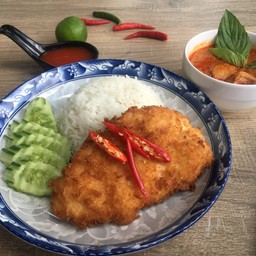 ชุดอิ่มกับเพื่อน !!! 249฿ ข้าวไก่กรอบซอสแพนง 3 กล่อง