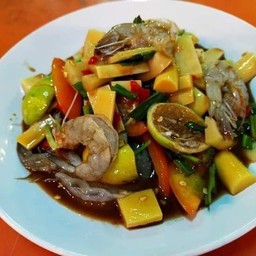ตำหน่อไม้กุ้งสุก-สด มีหมูยอ