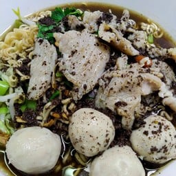 เส้นเล็ก น้ำตกหมูสดลูกชิ้น