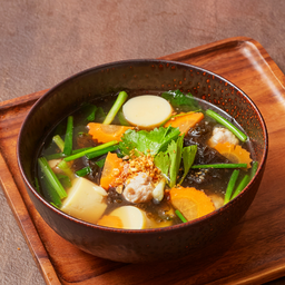 แกงจืดเต้าหู้หมูสับสาหร่าย