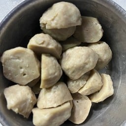 น้องโบ๊ทยำทะเลแซ่บ ตลาดหนองกระทิง