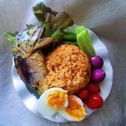 ข้าวคลุกน้ำพริกตาแดง