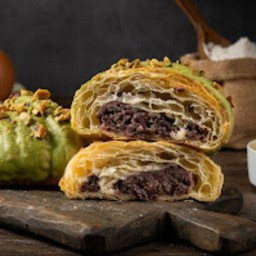 ครัวซองต์มัทฉะพิตาชิโอไส้ถั่วแดง