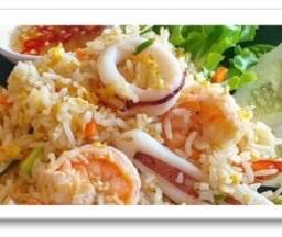 ข้าวผัดทะเล (ปลาหมึก,กุ้ง)