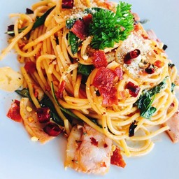 สปาเก็ตตี้พริกแห้งเบค่อน