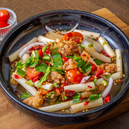 ยำนัวไหลบัวคอหมูทอด