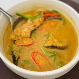 แกงคั่วปลาดุกทะเลใบยี่หร่า