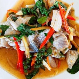 ผัดฉ่าปลากระพงสไลด์ 1 ตัว