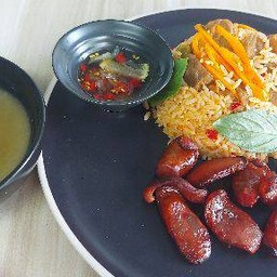 ข้าวผัดพะแนงหมู+ซุปสาหร่าย