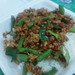 พริกแกงเนื้อราดข้าว