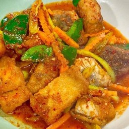 พริกแกงปลากระพงราดข้าว