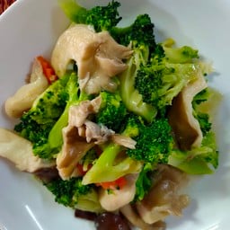 ผัดบล็อกโคลี่ใส่เห็ด