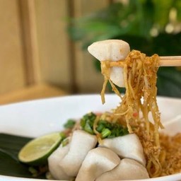 บะหมี่คลุกลูกชิ้นปลาเยาวราช
