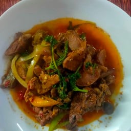 กระเพราเครื่องในไก่